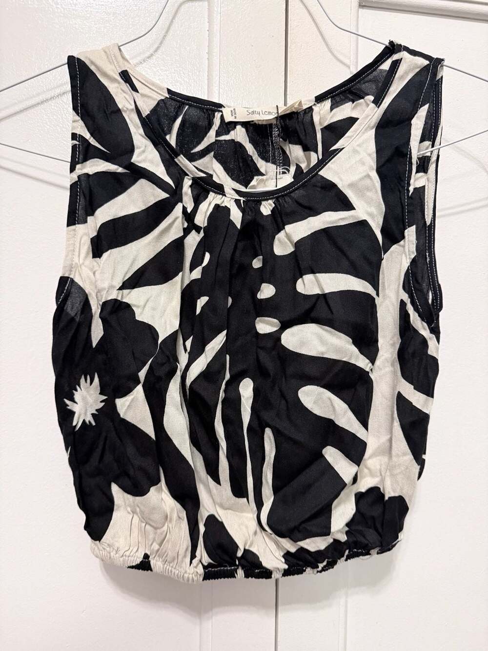 Salty Lemon Black and White Leaf Floral Print Sleeveless Top S NWT